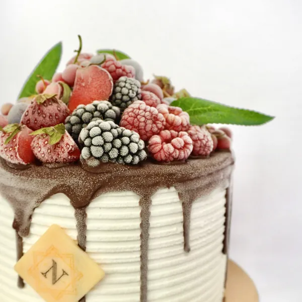 Gâteau glacé sur mesure : Dripping fruits rouges